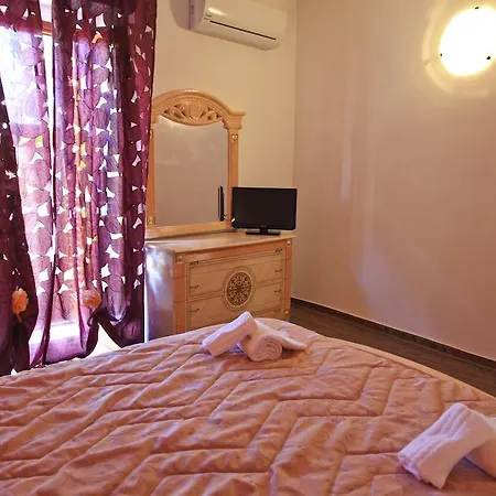 Madema Bed & Breakfast *